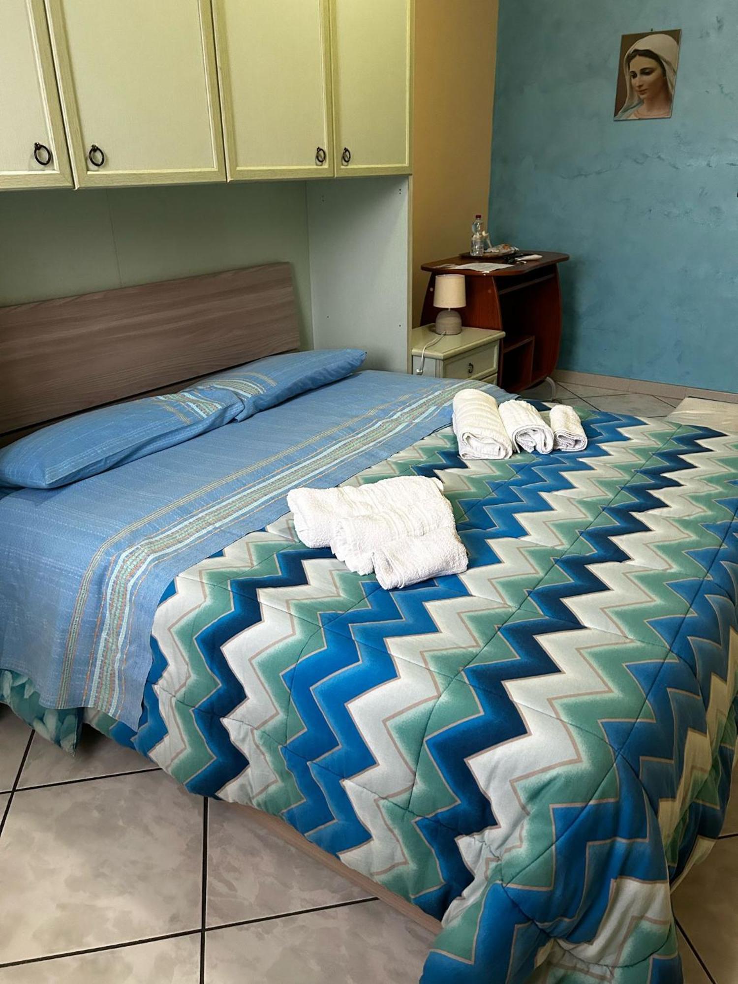Grotta Del Monaco Bed & Breakfast Pedara Room photo